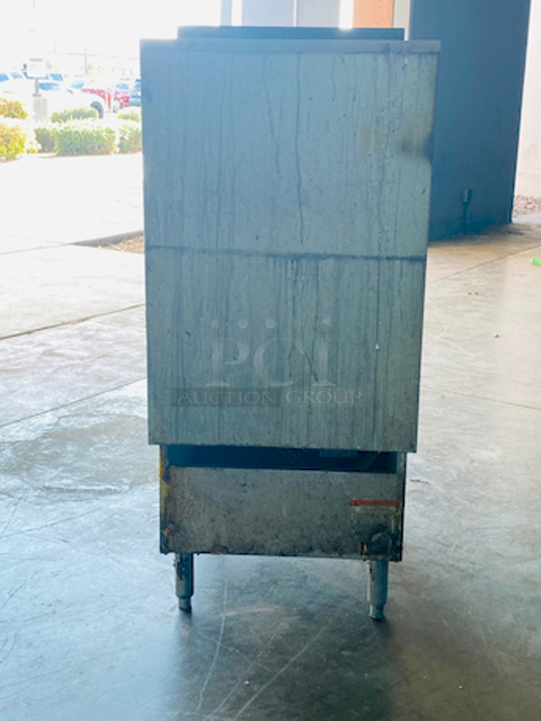 EXCELLENT! Pitco 65C+ Deep Fryer.

Oil Capacity 65-80 lbs, 18 x 18” fry area, 150,000btu/hr

20x34-1/2x47 - Image 4 of 8
