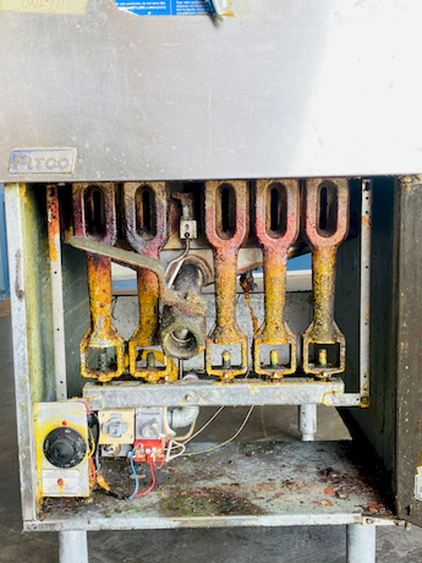 EXCELLENT! Pitco 65C+ Deep Fryer.

Oil Capacity 65-80 lbs, 18 x 18” fry area, 150,000btu/hr

20x34-1/2x47 - Image 7 of 8