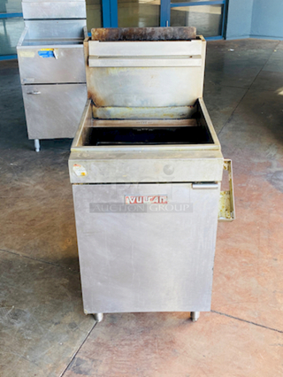 AWESOME! Vulcan LG500-1 65-70 lb. Natural Gas Floor Fryer - 150,000 BTU

Overall Dimensions:
Left to Right: 21"
Front to Back: 29 1/2"
Height: 47 5/8"
Frying Area: 19 1/2" x 14"
Oil Capacity: 65-70 lb.