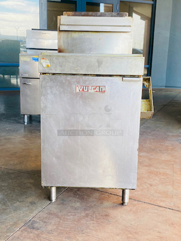 AWESOME! Vulcan LG500-1 65-70 lb. Natural Gas Floor Fryer - 150,000 BTU

Overall Dimensions:
Left to Right: 21"
Front to Back: 29 1/2"
Height: 47 5/8"
Frying Area: 19 1/2" x 14"
Oil Capacity: 65-70 lb. - Image 2 of 7