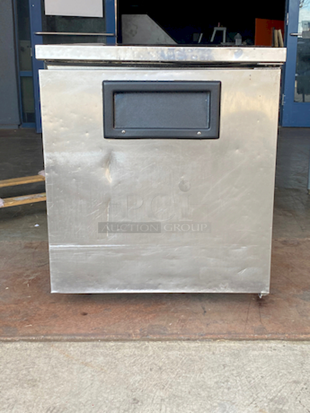 SWEET! True TUC-27 27" W Undercounter Refrigerator w/ (1) Section & (1) Right Hinge Door, 115v.

Tested. Turns on and gets down to temperature. 

27-1⁄2 in. W x 30 in. D x 36 in. H
2 A, 1⁄6 HP
115 V/60 Hz/1 ph, 7-ft. cord with a NEMA 5-15P plug

Damage to the interior of the door. - Image 1 of 10