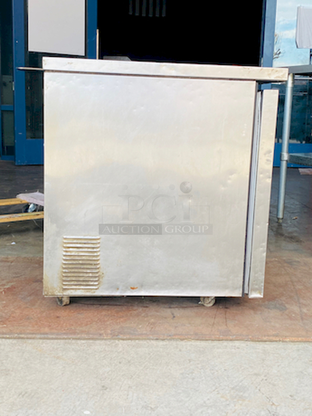 SWEET! True TUC-27 27" W Undercounter Refrigerator w/ (1) Section & (1) Right Hinge Door, 115v.

Tested. Turns on and gets down to temperature. 

27-1⁄2 in. W x 30 in. D x 36 in. H
2 A, 1⁄6 HP
115 V/60 Hz/1 ph, 7-ft. cord with a NEMA 5-15P plug

Damage to the interior of the door. - Image 4 of 10