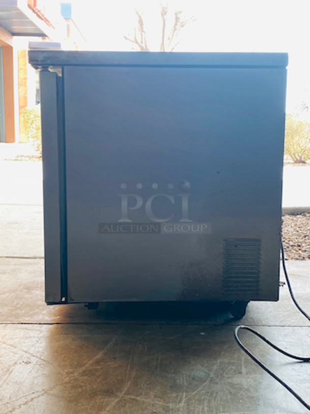 SWEET! True TUC-27 27" W Undercounter Refrigerator w/ (1) Section & (1) Right Hinge Door, 115v.

Tested. Turns on and gets down to temperature. 

27-1⁄2 in. W x 30 in. D x 36 in. H
2 A, 1⁄6 HP
115 V/60 Hz/1 ph, 7-ft. cord with a NEMA 5-15P plug

Damage to the interior of the door. - Image 6 of 10