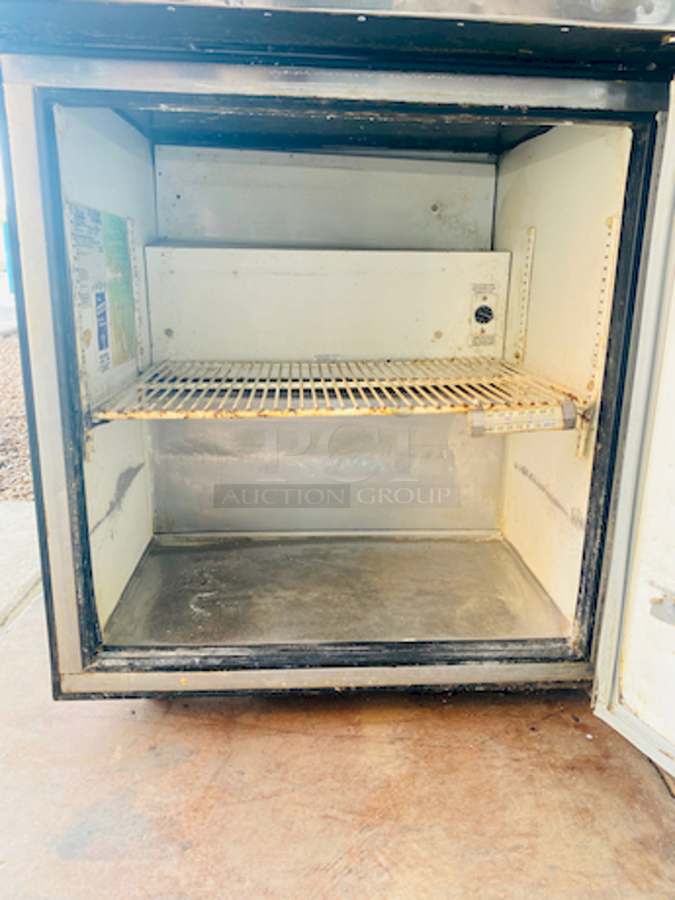 SWEET! True TUC-27 27" W Undercounter Refrigerator w/ (1) Section & (1) Right Hinge Door, 115v.

Tested. Turns on and gets down to temperature. 

27-1⁄2 in. W x 30 in. D x 36 in. H
2 A, 1⁄6 HP
115 V/60 Hz/1 ph, 7-ft. cord with a NEMA 5-15P plug

Damage to the interior of the door. - Image 7 of 10