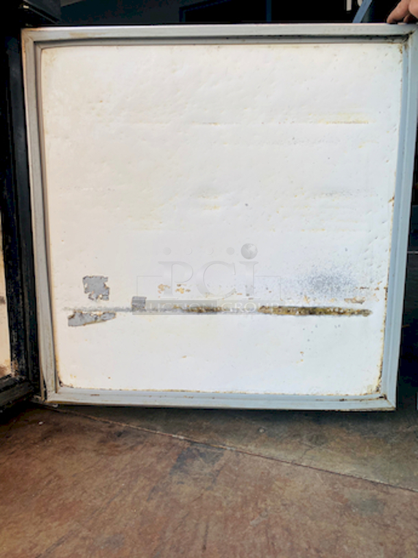 SWEET! True TUC-27 27" W Undercounter Refrigerator w/ (1) Section & (1) Right Hinge Door, 115v.

Tested. Turns on and gets down to temperature. 

27-1⁄2 in. W x 30 in. D x 36 in. H
2 A, 1⁄6 HP
115 V/60 Hz/1 ph, 7-ft. cord with a NEMA 5-15P plug

Damage to the interior of the door. - Image 8 of 10
