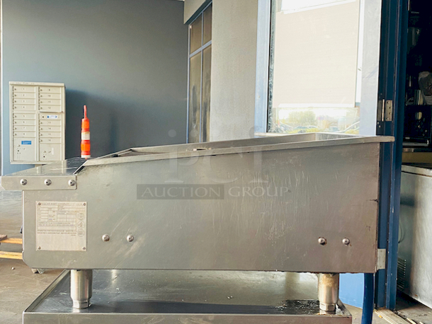 LINE SAVER! Vulcan VTEC25 Natural Gas 25" Infrared Charbroiler - 44,000 BTU

Overall Dimensions:
Width: 25 3/8"
Depth: 35 1/8"
Height: 16 3/8"

Broiling Area Dimensions:
Width: 22"
Depth: 25 1/4"

Equipment Stand Not Included. - Image 3 of 11