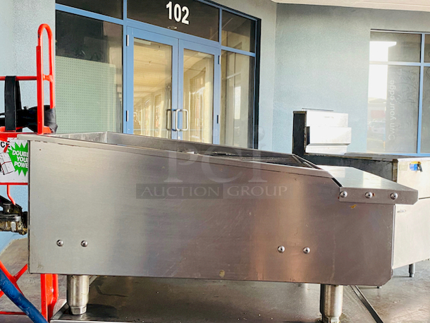 LINE SAVER! Vulcan VTEC25 Natural Gas 25" Infrared Charbroiler - 44,000 BTU

Overall Dimensions:
Width: 25 3/8"
Depth: 35 1/8"
Height: 16 3/8"

Broiling Area Dimensions:
Width: 22"
Depth: 25 1/4"

Equipment Stand Not Included. - Image 4 of 11