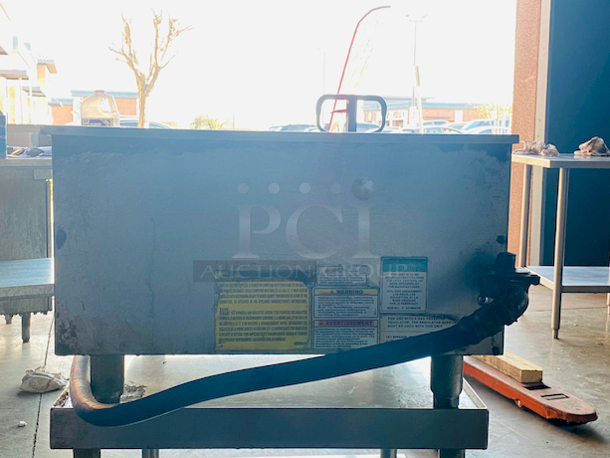 LINE SAVER! Vulcan VTEC25 Natural Gas 25" Infrared Charbroiler - 44,000 BTU

Overall Dimensions:
Width: 25 3/8"
Depth: 35 1/8"
Height: 16 3/8"

Broiling Area Dimensions:
Width: 22"
Depth: 25 1/4"

Equipment Stand Not Included. - Image 6 of 11