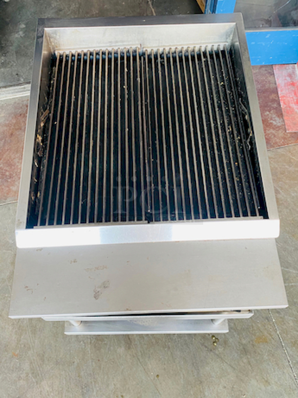 LINE SAVER! Vulcan VTEC25 Natural Gas 25" Infrared Charbroiler - 44,000 BTU

Overall Dimensions:
Width: 25 3/8"
Depth: 35 1/8"
Height: 16 3/8"

Broiling Area Dimensions:
Width: 22"
Depth: 25 1/4"

Equipment Stand Not Included. - Image 7 of 11