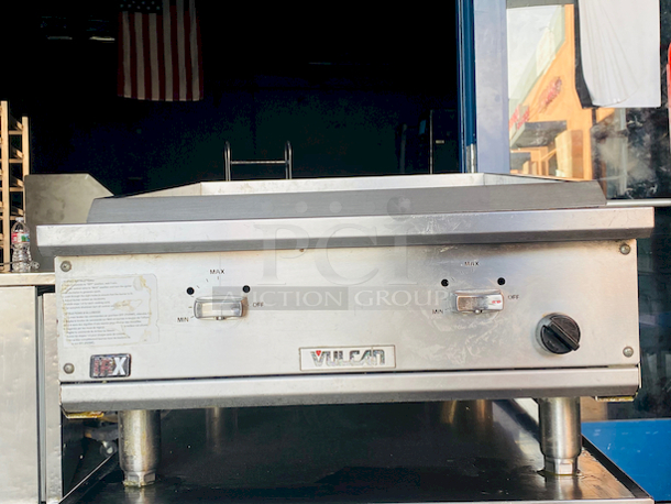 LINE SAVER! Vulcan VTEC25 Natural Gas 25" Infrared Charbroiler - 44,000 BTU

Overall Dimensions:
Width: 25 3/8"
Depth: 35 1/8"
Height: 16 3/8"

Broiling Area Dimensions:
Width: 22"
Depth: 25 1/4"

Equipment Stand Not Included. - Image 8 of 11
