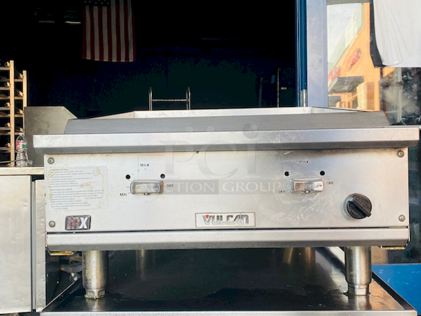LINE SAVER! Vulcan VTEC25 Natural Gas 25" Infrared Charbroiler - 44,000 BTU

Overall Dimensions:
Width: 25 3/8"
Depth: 35 1/8"
Height: 16 3/8"

Broiling Area Dimensions:
Width: 22"
Depth: 25 1/4"

Equipment Stand Not Included. - Image 9 of 11