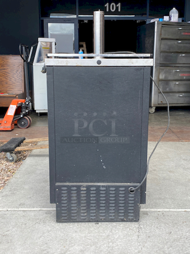 True TDD-1 24" Draft Beer System w/ (1) Keg Capacity - (1) Column, Black, 115v On Commercial Casters. In working Order. 

24x30-1/4x51-1/2 - Image 5 of 7