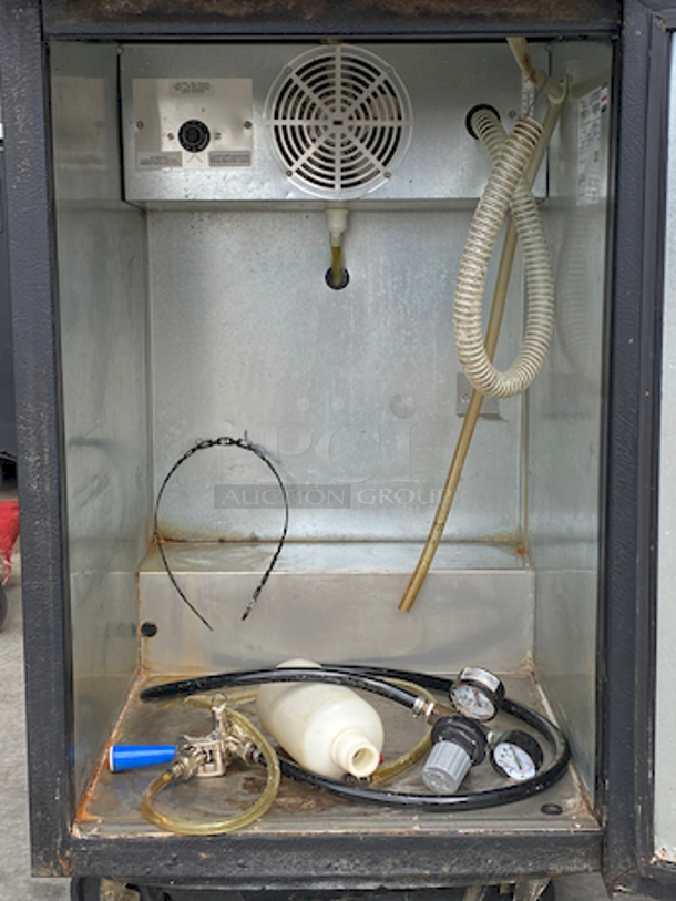 True TDD-1 24" Draft Beer System w/ (1) Keg Capacity - (1) Column, Black, 115v On Commercial Casters. In working Order. 

24x30-1/4x51-1/2 - Image 6 of 7