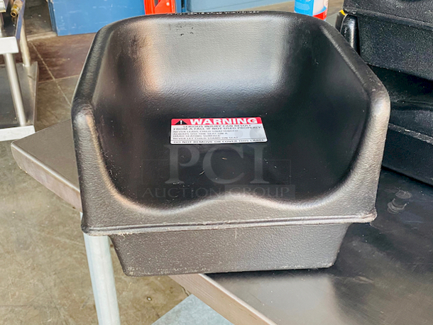 SWEET! Set Of 4 Cambro 100BC-110 - Booster Seats. 

Material: Polyethylene
Height	11.25"
Length	8.13"
Weight	2.54 lbs.
Width	11.63"

4x Your Bid - Image 3 of 7