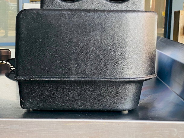 SWEET! Set Of 4 Cambro 100BC-110 - Booster Seats. 

Material: Polyethylene
Height	11.25"
Length	8.13"
Weight	2.54 lbs.
Width	11.63"

4x Your Bid - Image 6 of 7