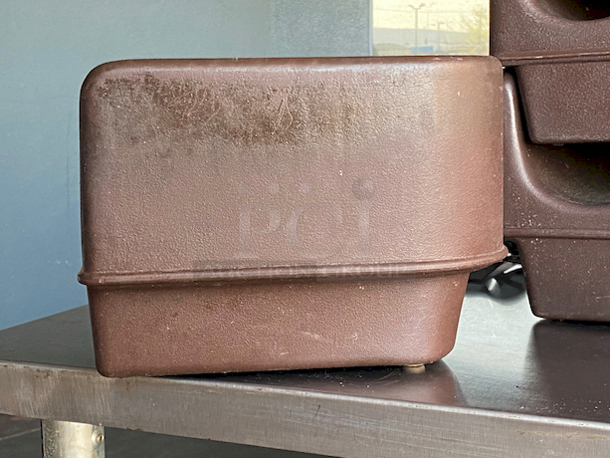 SWEET! Set Of 5 Cambro 100BC-131 - Booster Seats. 

Material: Polyethylene
Height	11.25"
Length	8.13"
Weight	2.54 lbs.
Width	11.63"

5x Your Bid - Image 4 of 8