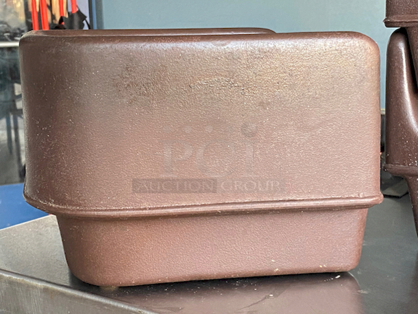 SWEET! Set Of 5 Cambro 100BC-131 - Booster Seats. 

Material: Polyethylene
Height	11.25"
Length	8.13"
Weight	2.54 lbs.
Width	11.63"

5x Your Bid - Image 6 of 8