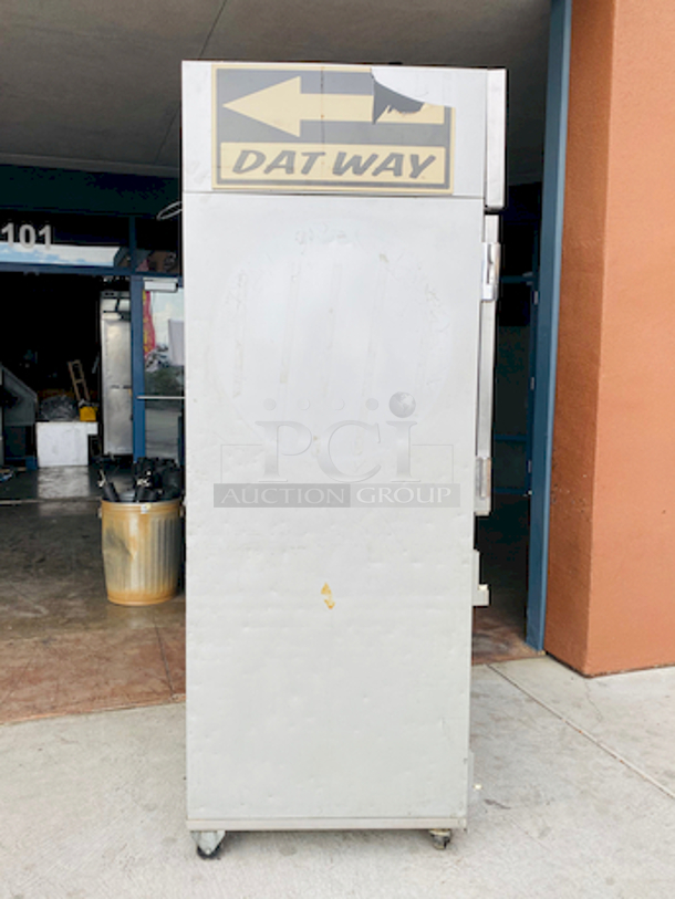 SWEET!! Beverage Air HF1-1HS-DEF-18 Horizon Series 26" Solid Half Door Reach-In Freezer with New Compressor. Tested Turns On and Gets Freezing. On Commercial Casters. 

115v, 60Hz, 1phase
26x32x83 - Image 4 of 6