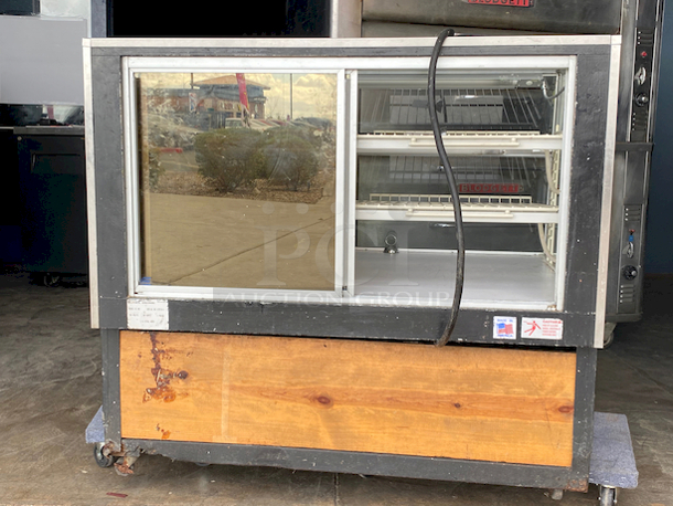 SWEET! Federal industries Model VL-48 Lighted Bakery Display Case. 120v, 60hz, 1ph 2amps. 
Tested. Lights are Working. 

Features:

Four Shelves (Two Tiers)
Three Interior Lights
Mirrored Sides
Smoked Glass Rear Doors
Sliding Rear Doors
Glass Top and Front - Image 5 of 8