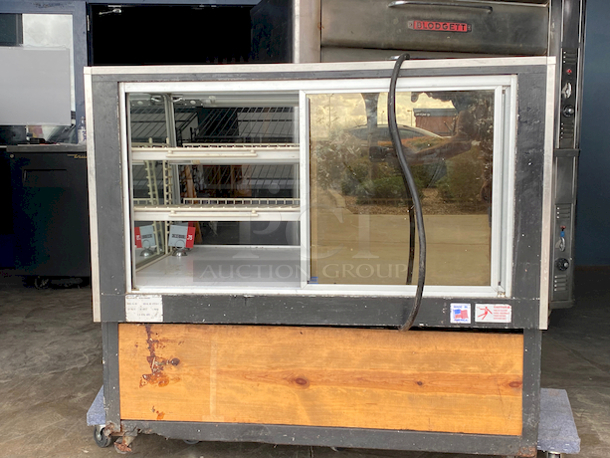 SWEET! Federal industries Model VL-48 Lighted Bakery Display Case. 120v, 60hz, 1ph 2amps. 
Tested. Lights are Working. 

Features:

Four Shelves (Two Tiers)
Three Interior Lights
Mirrored Sides
Smoked Glass Rear Doors
Sliding Rear Doors
Glass Top and Front - Image 6 of 8