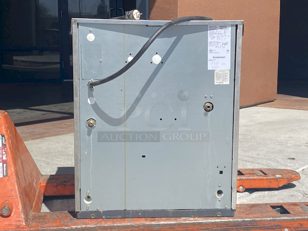 NUGGETS STYLE ICE! Scotsman N0922W-32B 1094 Lb Nugget Ice Machine - Water Cooled, Prodigy Series Ice Maker.

removed From Raising Cane's

Nugget style ice
Water-cooled, self-contained condenser
Up to 1094 lb production/24 hours
Stainless steel finish
208-230 volts, 60 Hz, 1-phase, 17.9 amps
UL, NSF, CE

22.9” x 24” x 27” - Image 3 of 10