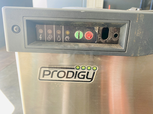 NUGGETS STYLE ICE! Scotsman N0922W-32B 1094 Lb Nugget Ice Machine - Water Cooled, Prodigy Series Ice Maker.

removed From Raising Cane's

Nugget style ice
Water-cooled, self-contained condenser
Up to 1094 lb production/24 hours
Stainless steel finish
208-230 volts, 60 Hz, 1-phase, 17.9 amps
UL, NSF, CE

22.9” x 24” x 27” - Image 8 of 10