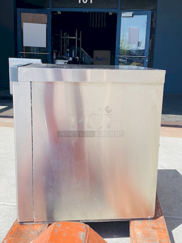 NUGGETS STYLE ICE! Scotsman N0922W-32B 1094 Lb Nugget Ice Machine - Water Cooled, Prodigy Series Ice Maker. removed From Raising Cane's Nugget style ice Water-cooled, self-contained condenser Up to 1094 lb production/24 hours Stainless steel finish 208-230 volts, 60 Hz, 1-phase, 17.9 amps UL, NSF, CE 22.9” x 24” x 27”	 - Image 3 of 10