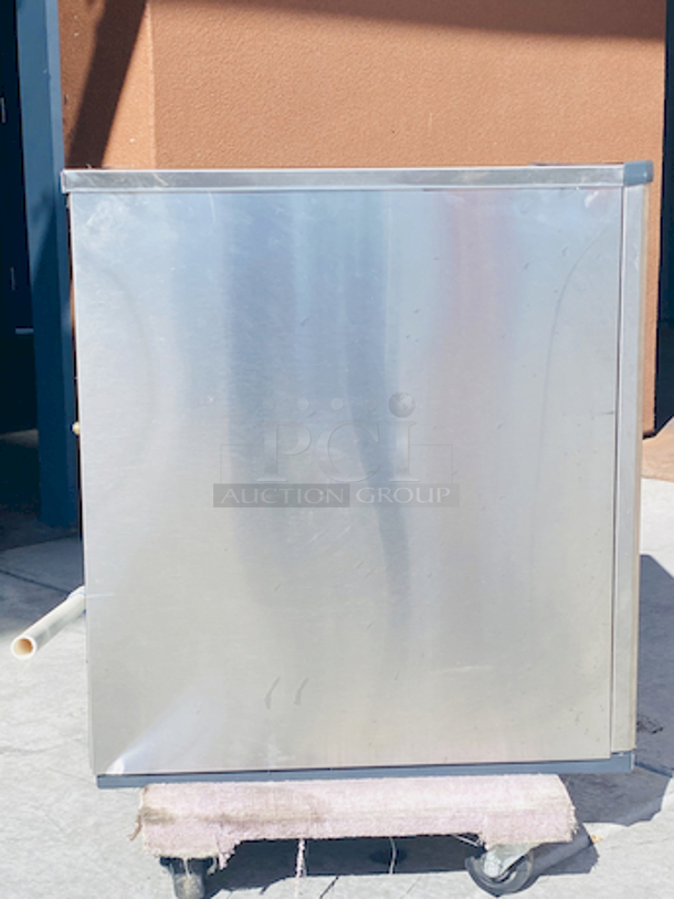 NUGGETS STYLE ICE! Scotsman N0922W-32B 1094 Lb Nugget Ice Machine - Water Cooled, Prodigy Series Ice Maker. removed From Raising Cane's Nugget style ice Water-cooled, self-contained condenser Up to 1094 lb production/24 hours Stainless steel finish 208-230 volts, 60 Hz, 1-phase, 17.9 amps UL, NSF, CE 22.9” x 24” x 27”	 - Image 2 of 8