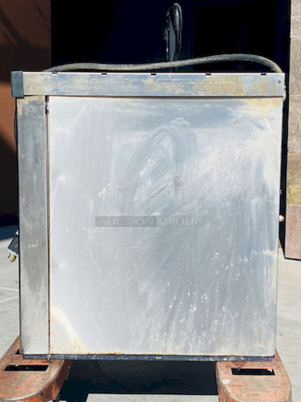 NUGGETS STYLE ICE! Scotsman N0922W-32A 1094 Lb Nugget Ice Machine - Water Cooled, Prodigy Series Ice Maker. removed From Raising Cane's Nugget style ice Water-cooled, self-contained condenser Up to 1094 lb production/24 hours Stainless steel finish 208-230 volts, 60 Hz, 1-phase, 17.9 amps UL, NSF, CE 22.9” x 24” x 27”	 - Image 7 of 10