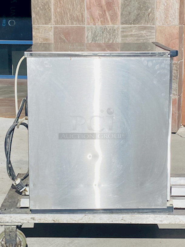 NUGGETS STYLE ICE! Scotsman N0922W-32A 1094 Lb Nugget Ice Machine - Water Cooled, Prodigy Series Ice Maker. removed From Raising Cane's Nugget style ice Water-cooled, self-contained condenser Up to 1094 lb production/24 hours Stainless steel finish 208-230 volts, 60 Hz, 1-phase, 17.9 amps UL, NSF, CE 22.9” x 24” x 27”

Missing Face cover.	 - Image 3 of 10