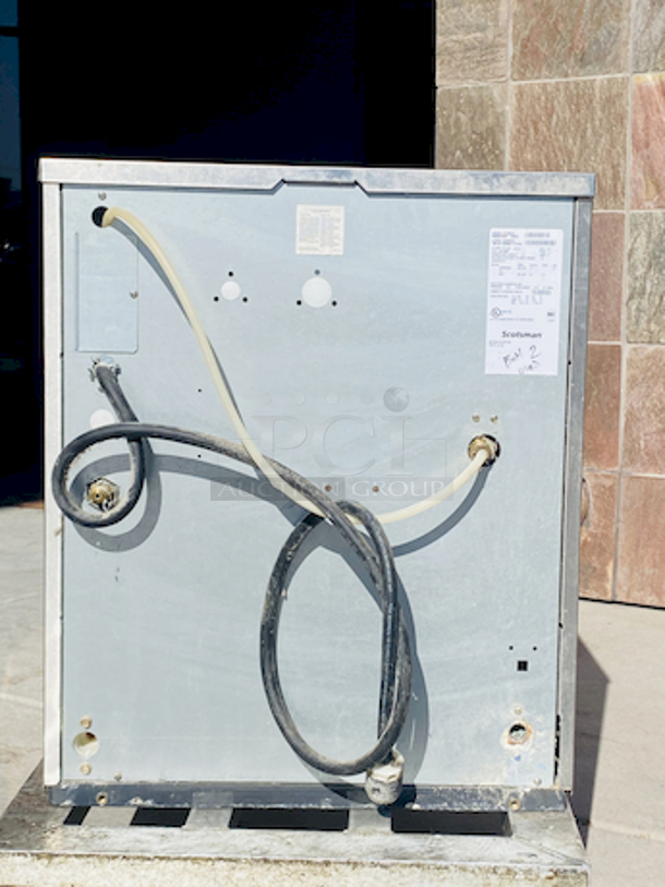 NUGGETS STYLE ICE! Scotsman N0922W-32A 1094 Lb Nugget Ice Machine - Water Cooled, Prodigy Series Ice Maker. removed From Raising Cane's Nugget style ice Water-cooled, self-contained condenser Up to 1094 lb production/24 hours Stainless steel finish 208-230 volts, 60 Hz, 1-phase, 17.9 amps UL, NSF, CE 22.9” x 24” x 27”

Missing Face cover.	 - Image 4 of 10