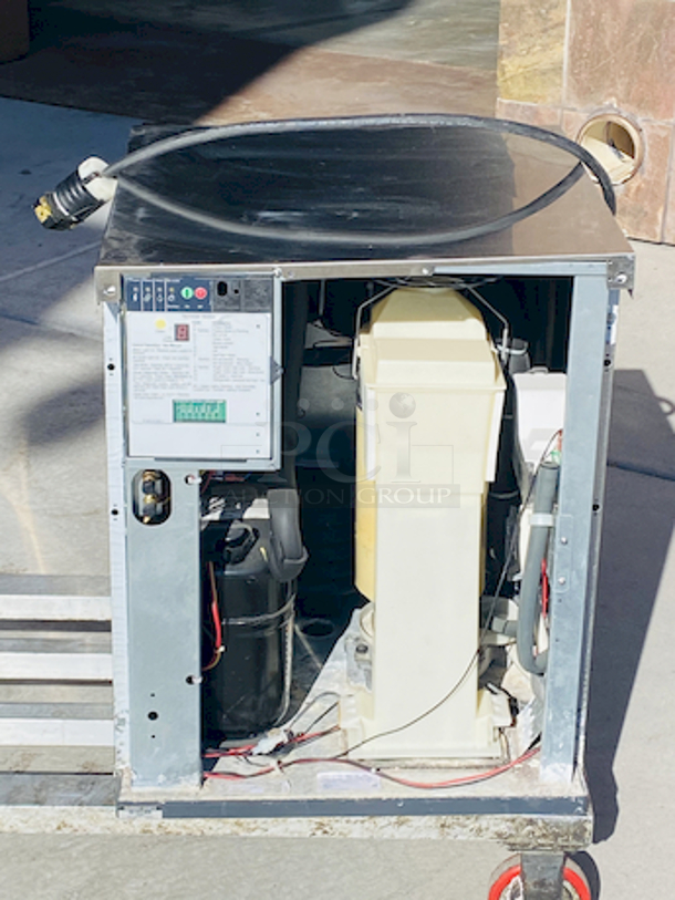 NUGGETS STYLE ICE! Scotsman N0922W-32A 1094 Lb Nugget Ice Machine - Water Cooled, Prodigy Series Ice Maker. removed From Raising Cane's Nugget style ice Water-cooled, self-contained condenser Up to 1094 lb production/24 hours Stainless steel finish 208-230 volts, 60 Hz, 1-phase, 17.9 amps UL, NSF, CE 22.9” x 24” x 27”

Missing Face cover.	 - Image 1 of 12
