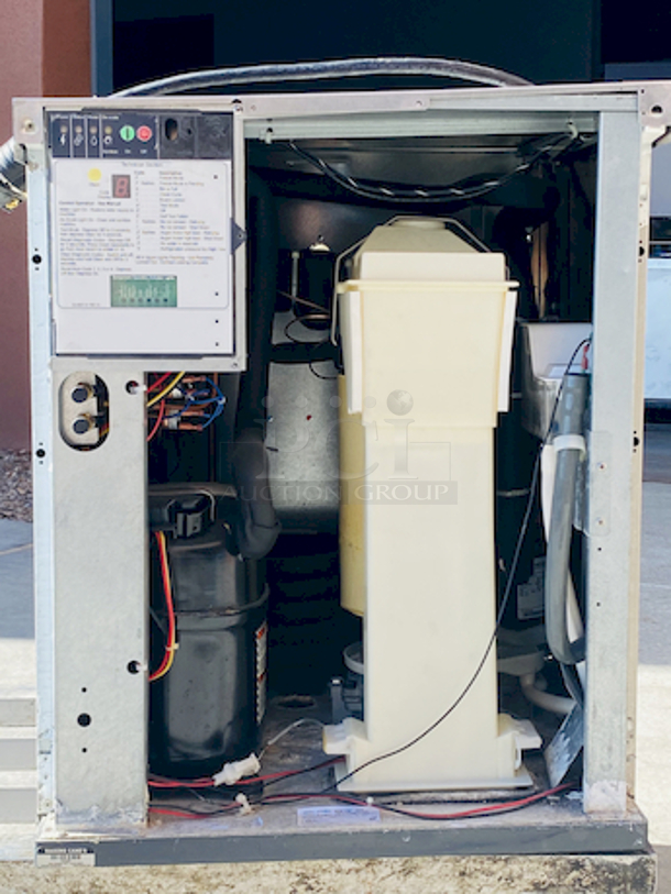 NUGGETS STYLE ICE! Scotsman N0922W-32A 1094 Lb Nugget Ice Machine - Water Cooled, Prodigy Series Ice Maker. removed From Raising Cane's Nugget style ice Water-cooled, self-contained condenser Up to 1094 lb production/24 hours Stainless steel finish 208-230 volts, 60 Hz, 1-phase, 17.9 amps UL, NSF, CE 22.9” x 24” x 27”

Missing Face cover.	 - Image 6 of 12