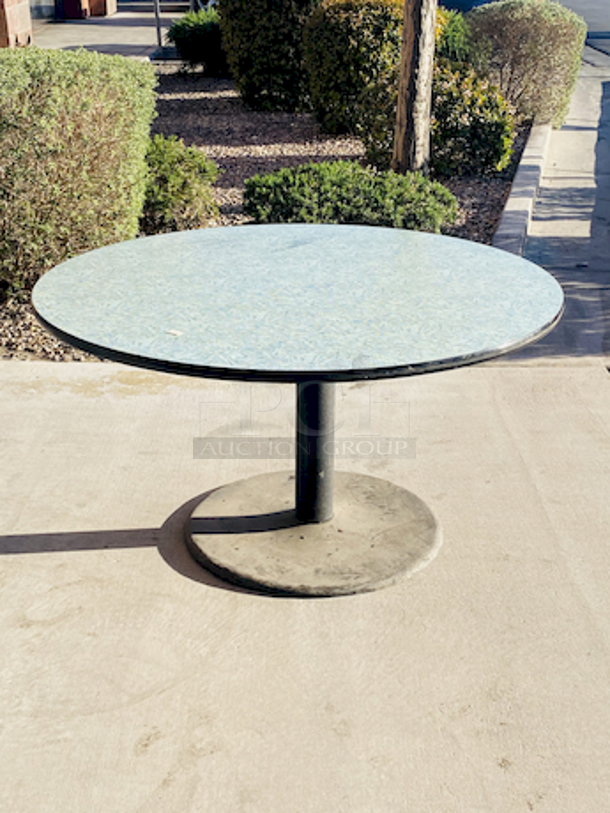 BEAUTIFUL! Round Table On Heavy Duty Round Table Base. 

54x30