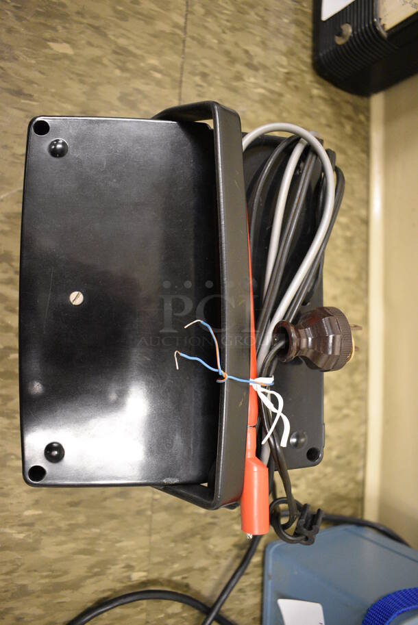 Model 850 Metal Electronic Volt-Ohmmeter. 7.5x3.5x6.5. (Midtown 2: Room 105) - Image 6 of 6