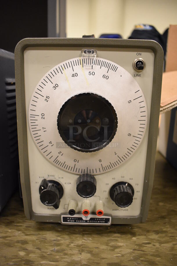 3 Hewlett Packard HP Model 200CE Metal Wide Range Oscillator. 7x13x11. 3 Times Your Bid! (Midtown 2: Room 105) - Image 4 of 7
