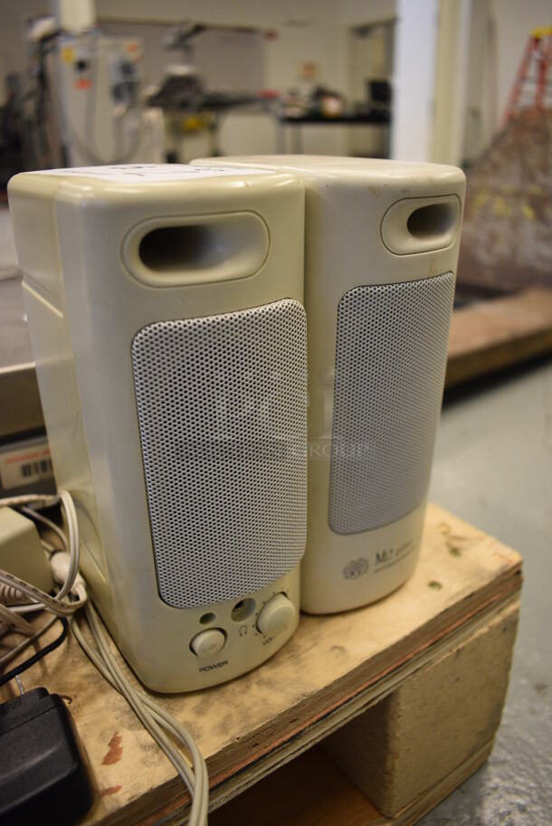 ALL ONE MONEY! Lot of MLT 691H Hi-Fi sound Monitor Speakers! 3x4.5x7 (Midtown 1: Room 122) - Image 2 of 3