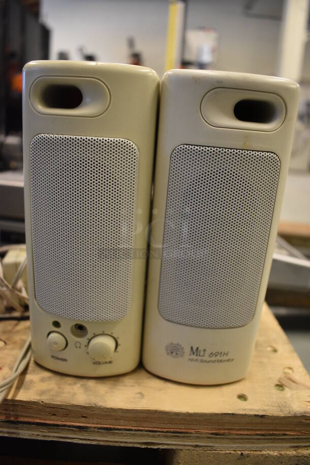 ALL ONE MONEY! Lot of MLT 691H Hi-Fi sound Monitor Speakers! 3x4.5x7 (Midtown 1: Room 122) - Image 3 of 3