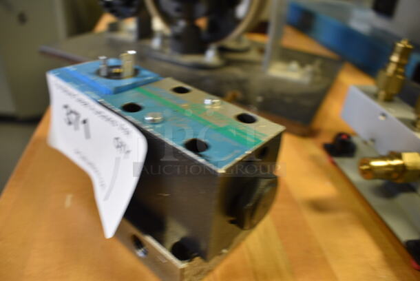 Vickers DG4V-3S-2A-M-U-H5-80 Metal Valve. 6x2.5x3. (Midtown 2: Room 130) - Image 2 of 3