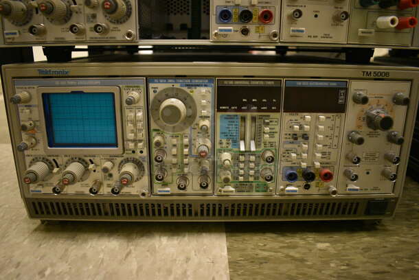 2 Tektronix Model TM5006 Unit w/ SC502 15MHz Oscilloscope, Function Generator, Universal Counter Timer, DM 502A Autoranging DMM. Comes w/ Extra SC502 15MHz Oscilloscope. 17x19x6. 2 Times Your Bid! (Midtown 2: Room 105) - Image 2 of 8