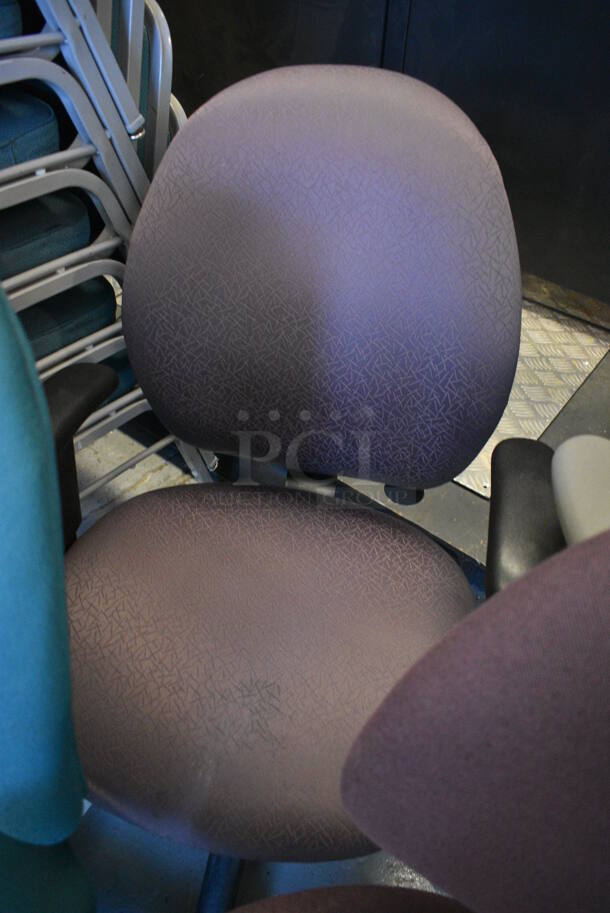 4 Various Office Chairs on Casters. Includes 24x18x37. 4 Times Your Bid! (Midtown 1: Room 122) - Image 4 of 5