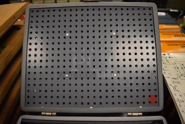 2 Superheterodyne Receivers in Hard Case. 12.5x9x5. 2 Times Your Bid! (Midtown 2: Room 105) - Image 4 of 6