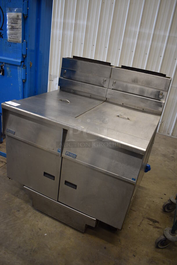 AMAZING! 2015 Pitco Frialator Model SG18 Stainless Steel Commercial Natural Gas Powered 2 Bay Deep Fat Fryer w/ 2 Lids and Filtration System on Commercial Casters. 140,000 BTU. 40x35x48 - Image 3 of 10