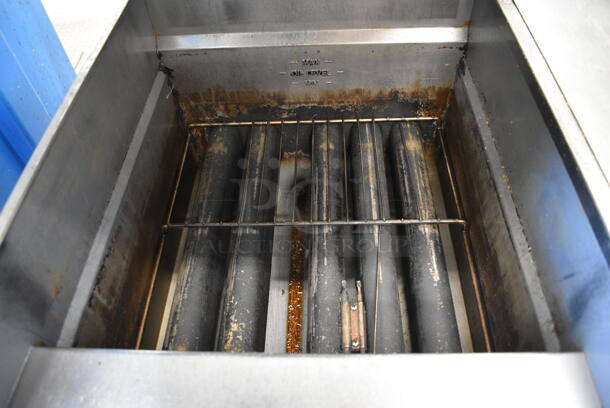 AMAZING! 2015 Pitco Frialator Model SG18 Stainless Steel Commercial Natural Gas Powered 2 Bay Deep Fat Fryer w/ 2 Lids and Filtration System on Commercial Casters. 140,000 BTU. 40x35x48 - Image 7 of 10