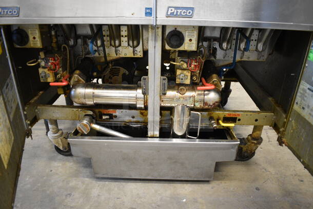 AMAZING! 2015 Pitco Frialator Model SG18 Stainless Steel Commercial Natural Gas Powered 2 Bay Deep Fat Fryer w/ 2 Lids and Filtration System on Commercial Casters. 140,000 BTU. 40x35x48 - Image 8 of 10