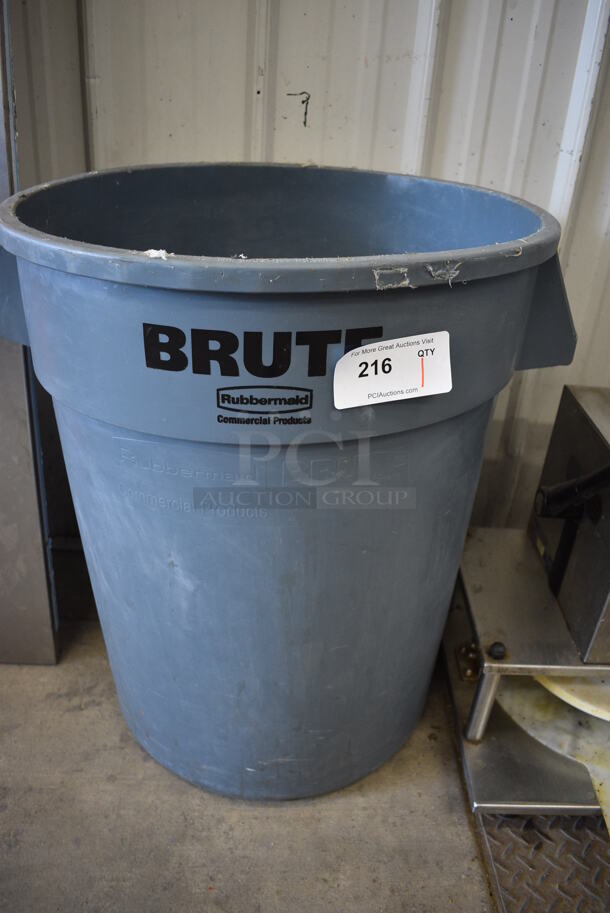 Rubbermaid Brute Gray Poly Trash Can. 26x22x27