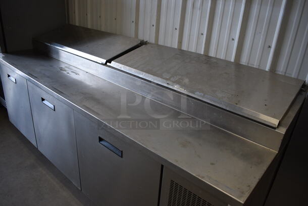 GREAT! Randell Model 8395N Stainless Steel Commercial Pizza Prep Table w/ 2 Lids and 3 Lower Doors on Commercial Casters. 115 Volts, 1 Phase. 95x34x45. Tested and Powers On But Temps at 54 Degrees - Image 3 of 10
