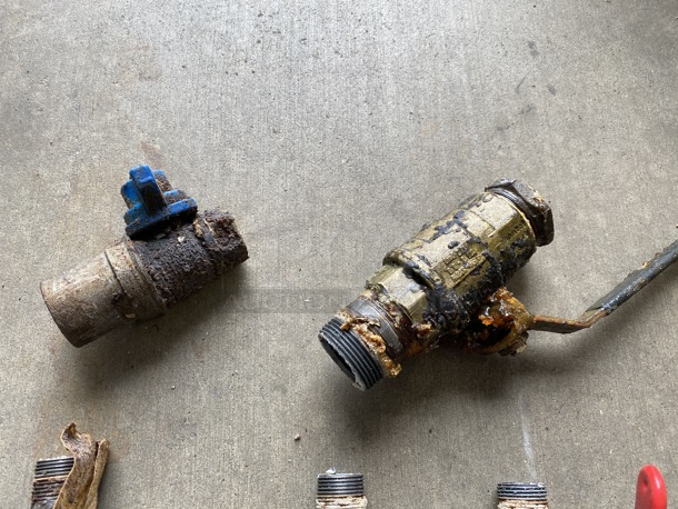 ALL ONE MONEY! Lot of Various Metal Pieces Including Gas Hose Connectors! - Image 4 of 4