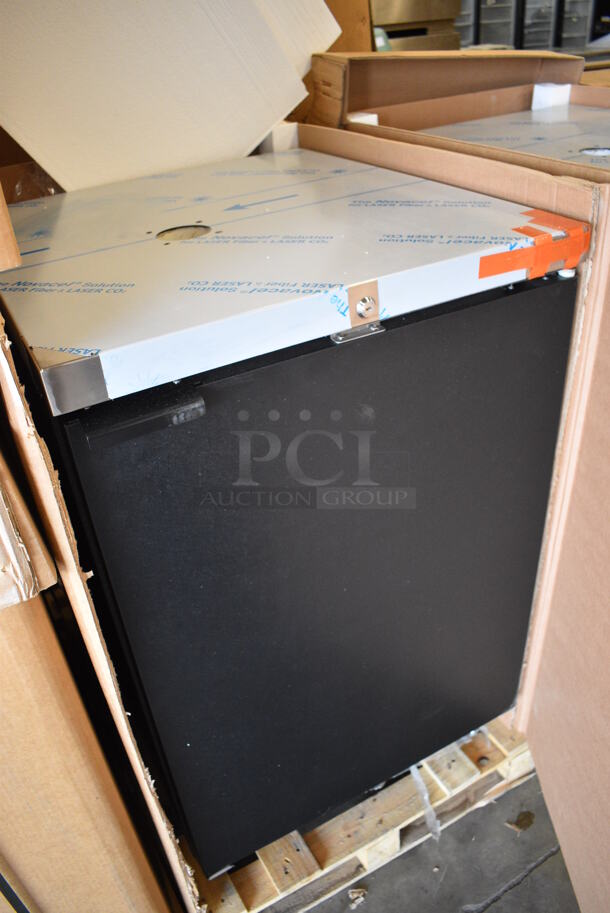 BRAND NEW! 2019 Micro Matic Model MDD 23 E Stainless Steel Commercial Direct Draw Kegerator. 220 Volts, 1 Phase. 25x28x37 - Image 4 of 10