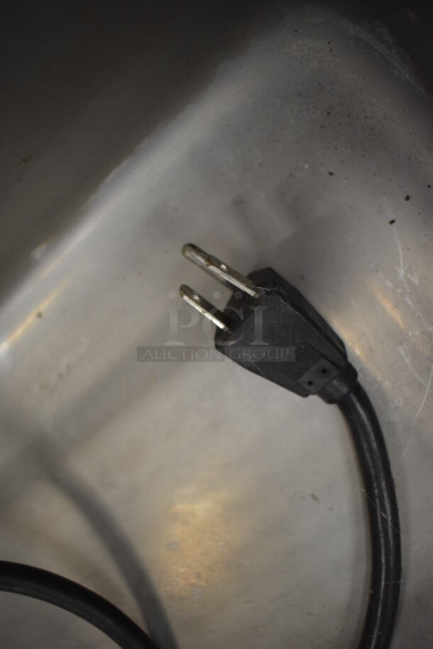 NICE! APW Wyott Stainless Steel Commercial Countertop Food Warmer. 115 Volts, 1 Phase. 14x23x9.5. Tested and Working! - Image 4 of 4